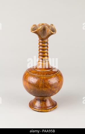 Vase. Kultur: China. Abmessungen: H. 8 5/8 in. (21,9 cm). Datum: Ende des 19. Anfang des 20. Jahrhunderts. Museum: Metropolitan Museum of Art, New York, USA. Stockfoto