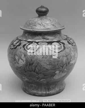 Überdachte Jar. Kultur: China. Abmessungen: H.17. (43,2 cm). Datum: 16. Museum: Metropolitan Museum of Art, New York, USA. Stockfoto