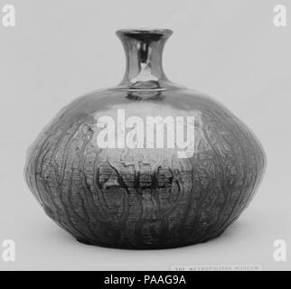 Flasche Wein. Kultur: Japan. Abmessungen: H.6 1/2 in. (16,5 cm). Datum: 18. Museum: Metropolitan Museum of Art, New York, USA. Stockfoto