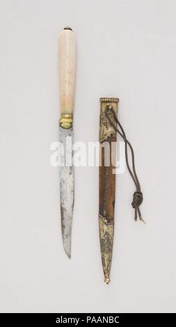 Messer mit Scheide. Kultur: Türkisch. Abmessungen: L. mit Scheide 12. (30,5 cm); L.ohne Scheide 11. (27,9 cm); W. 13/16-in. (2,1 cm); Wt. 3.3 oz. (93.6 g); Gew. der Ummantelung 1.7 oz. (48,2 g). Datum: 18. bis 19. Jahrhundert. Museum: Metropolitan Museum of Art, New York, USA. Stockfoto