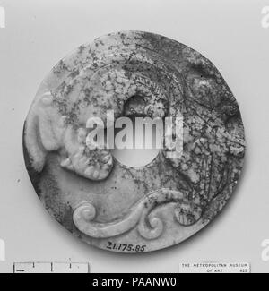 Festplatte. Kultur: China. Abmessungen: Durchm. 3 in. 7,6 cm (3 Zoll). Museum: Metropolitan Museum of Art, New York, USA. Stockfoto