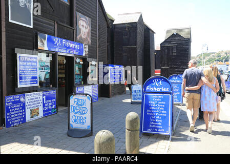 RX Fischerei Restaurant im Hohen schwarzen hölzernen Schuppen, einzigartig in Hastings und bekannt als die 'Net-Shops', durch den Hafen, in East Sussex, Großbritannien Stockfoto