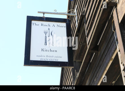 Die Rock-a-Nore Küche Restaurant in einem der schwarzen hölzernen Schuppen, wie die 'Net-Shops', im alten Fischerdorf der Hasting Viertel, in East Sussex, UK Stockfoto