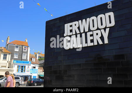 Die preisgekrönte Jerwood Galerie, ein Museum für zeitgenössische britische Kunst, auf dem Stade, in Hastings, East Sussex, Großbritannien Stockfoto