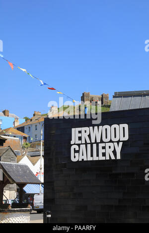 Die preisgekrönte Jerwood Galerie, ein Museum für zeitgenössische britische Kunst, auf dem Stade, in Hastings, East Sussex, Großbritannien Stockfoto
