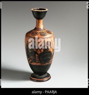 Terrakotta lekythos (Öl Flasche). Kultur: Griechisch, Dachboden. Abmessungen: H.11 cm. (29,2 cm). Datum: Ende 6./Anfang 5. Jahrhundert v. Chr.. Hopliten und Archer in einen Hinterhalt der Reihe der Krieger halten niedrig zu Boden schlägt vor, dass die Situation ist ein Hinterhalt. Museum: Metropolitan Museum of Art, New York, USA. Stockfoto