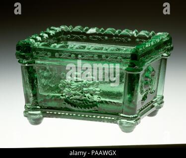 Salz. Kultur: American. Abmessungen: 1 x 2 7/8 x 3 3/8 in. (4,8 x 7,6 x 6 cm). Schöpfer: Jersey Glass Company von George Dummer (1824-1862). Datum: 1829-40. Museum: Metropolitan Museum of Art, New York, USA. Stockfoto