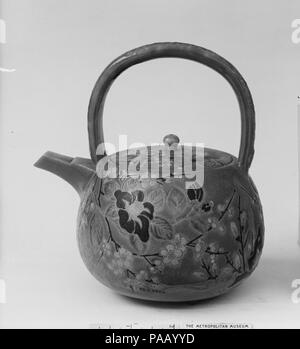 Flasche Wein. Kultur: Japan. Abmessungen: H.6 1/4 in. (15,9 cm); Durchm. 5 in. (12,7 cm). Datum: 1780. Museum: Metropolitan Museum of Art, New York, USA. Stockfoto