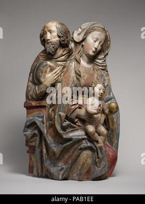 Heilige Familie. Artist: niclaus Weckmann (1481-1528). Kultur: Deutsch. Abmessungen: Insgesamt: 31 7/8 x 19 11/16 x 7 3/4 in. (81 x 50 x 19,7 cm). Datum: Ca. 1500. Diese ansprechende Gruppe der Jungfrau mit Kind, hl. Josef war einst der Mittelpunkt eines großen Altarbild. Die Jungfrau und das Kind in die gleiche Richtung wie das Kind hebt seine rechte Hand in Segen. Ihre Körperhaltung schlägt vor, dass sie Teil der Heiligen Sippe Gruppe mit Saint Anne oder einer Anbetung der Heiligen Drei Könige gewesen sein kann. Der Reichsapfel in der linken Hand symbolisiert die Rolle Christi als geistliche Herrscher der Welt. Museum: Metropolitan Museum von Stockfoto