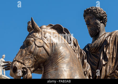 Die Nachbildung der Reiterstatue des Marcus Aurelius in Piazza del Campidoglia (Capitol) in Rom Stockfoto