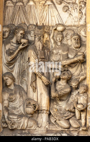 Bas Relief von Aaron, die die Söhne Israel das Durst, von der Fontana dell'Acqua Felice in Rom zu Stillen Stockfoto