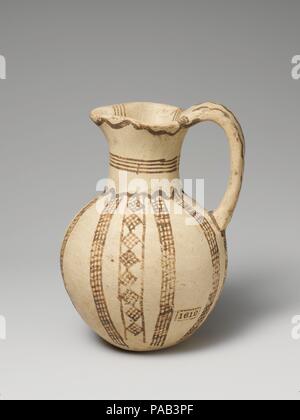 Terrakotta juglet. Kultur: Zypriotische. Abmessungen: H. 4 3/4 in. (12,1 cm). Datum: Ca. 1600-1150 v. Chr.. Weißen slip Ware mit Griff und eingeklemmte Lippe, Lattice und Raute Ornament. Museum: Metropolitan Museum of Art, New York, USA. Stockfoto