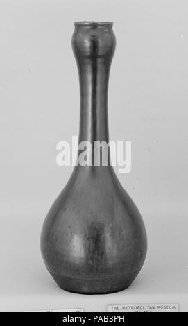 Flasche Wein. Kultur: Japan. Abmessungen: H. 9 1/4 in. (23,5 cm). Datum: 18. Museum: Metropolitan Museum of Art, New York, USA. Stockfoto