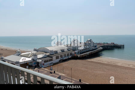 Southsea, Portsmouth, England, Großbritannien. Eine Übersicht über die South Parade Pier in Southsea. Stockfoto