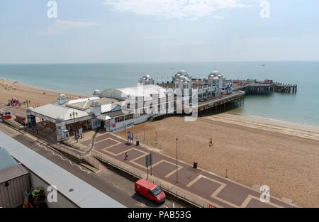 Southsea, Portsmouth, England, Großbritannien. Eine Übersicht über die South Parade Pier in Southsea. Stockfoto