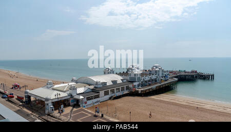 Southsea, Portsmouth, England, Großbritannien. Eine Übersicht über die South Parade Pier in Southsea. Stockfoto