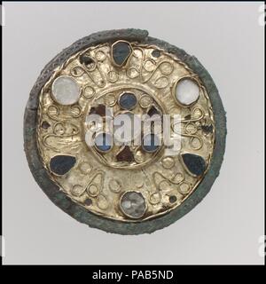 Festplatte Brosche. Kultur: Fränkischen. Abmessungen: Insgesamt: 1 5/8 x 1/2 in. (4,1 x 1,2 cm). Datum: 600-700. Museum: Metropolitan Museum of Art, New York, USA. Stockfoto