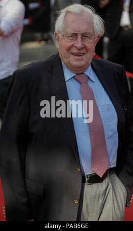 Der ehemalige Minister? Präsident von Rheinland-Pfalz und Thüringen Bernhard Vogel kommt für die Premiere der "nibelungenfestspielen" in Worms. Der ehemalige Minister? Präsident von Rheinland-Pfalz und Thüringen Bernhard Vogel Schauspieler, Politiker und andere VIPs die Opening Night der Nibelungen-festspiele Nibelungen-Festspiele (2018) in Worms teil. Das Spiel in der 17. Saison des Festivals ist der iegfrieds Erben" (Siegfried's Erben) von Autoren Feridun Zaimoglu und Günter Senkel genannt, und von Roger Vontobel geleitet. Es beginnt, in der die traditionelle Lied der Nibelungen endet und zeigt Stockfoto