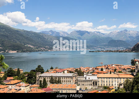 Atemberaubende Aussicht auf die Stadt von der berühmten bellano Comer See in den italienischen Alpen in der Lombardei in Norditalien Stockfoto