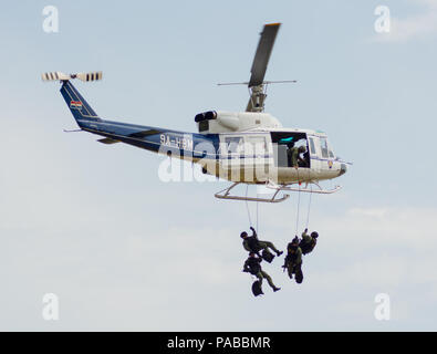 Die kroatische Polizei Hubschrauber ab 212 Stockfoto