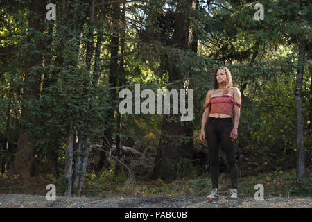 RELEASE DATUM: Titel: April 20, 2018 Studio: Global Road Entertainment REGISSEUR: Deon Taylor PLOT: ein Paar für ein romantisches Wochenende in den Bergen von einem Biker gang angesprochen. Allein in den Bergen, Brea und John muss sich gegen die Bande, die vor nichts zurückschrecken, um ihre Geheimnisse zu schützen. In den Hauptrollen: PAULA PATTON als Brea. (Bild: © Global Road Unterhaltung/Entertainment Bilder) Stockfoto