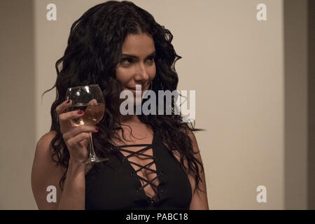 RELEASE DATUM: Titel: April 20, 2018 Studio: Global Road Entertainment REGISSEUR: Deon Taylor PLOT: ein Paar für ein romantisches Wochenende in den Bergen von einem Biker gang angesprochen. Allein in den Bergen, Brea und John muss sich gegen die Bande, die vor nichts zurückschrecken, um ihre Geheimnisse zu schützen. In den Hauptrollen: ROSELYN SANCHEZ als Malia. (Bild: © Global Road Unterhaltung/Entertainment Bilder) Stockfoto