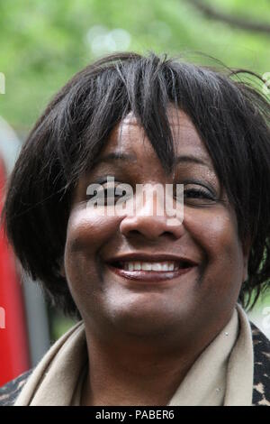 Diane Abbott in Westminster, London, Großbritannien. Berühmte Politiker. Russell Moore Portfolio-Seite. Stockfoto