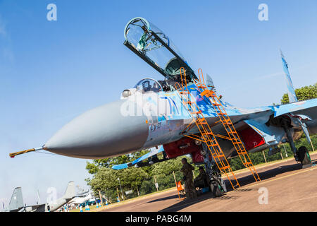 Ukrainische Luftwaffe Su-27 Flanker auf dem Bild 2018 Royal International Air Tattoo an RAF Fairford in Gloucestershire. Stockfoto