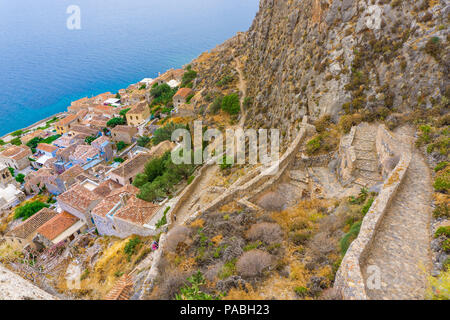 Luftaufnahme der Burg der Stadt von Monemvasia in Lakonien, Peloponnes, Griechenland Stockfoto