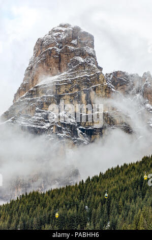 Wunderschöne Aussicht auf die Dolomiten rund um Corvara. Alta Badia ist der höchste Teil der Badia Tal im Trentino Alto Adie Region. Stockfoto