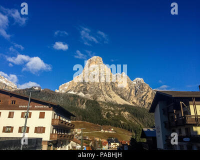 Blick in den alpinen Kontenausgleich Corvar. Alta Badia ist der höchste Teil der Badia Tal im Trentino Alto Adie region, Norditalien. Stockfoto