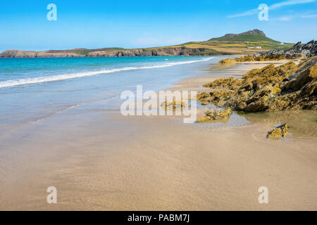 Whitesands Beach in der Nähe von St Davids im Pembrokeshire Coast National Park, Wales, Großbritannien Stockfoto