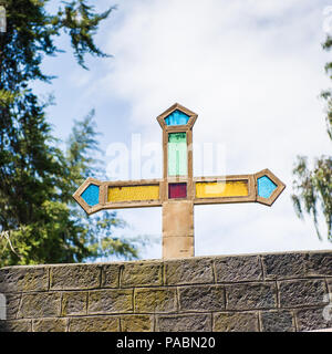 ADDIS ABEBA, Äthiopien - Sep 29, 2011: Kreuz in der Nähe der St. George's Cathedral, Addis Abeba, Äthiopien Stockfoto