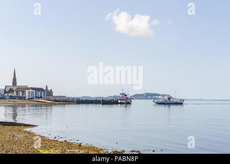 Largs, Schottland, Großbritannien - 19 Juli, 2018: Die Stadt von Largs als "Juwel der Clyde in Schottland während ungewöhnlich Rekordverdächtige heißes Wetter bekannt. Stockfoto