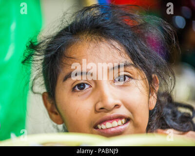 MANAGUA, NICARAGUA - Jan 6, 2012: Unbekannter nicaraguanischen Mädchen Porträt. 69% der Nicaranguan Menschen gehören zu den Mestizen ethnische gruppe Stockfoto