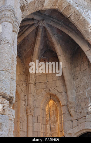 Die Ruinen der Dame des Schloss Kathedrale in der Altstadt von Rhodos, Griechenland. Stockfoto