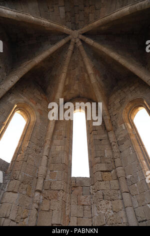 Die Ruinen der Dame des Schloss Kathedrale in der Altstadt von Rhodos, Griechenland. Stockfoto