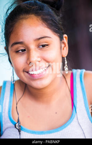 MANAGUA, NICARAGUA - Jan 6, 2012: Unbekannter nicaraguanischen Mädchen Porträt. 69% der Nicaranguan Menschen gehören zu den Mestizen ethnische gruppe Stockfoto