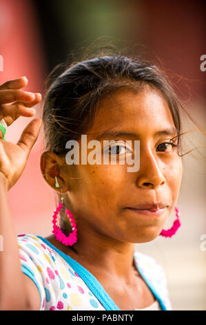 MANAGUA, NICARAGUA - Jan 6, 2012: Unbekannter nicaraguanischen Mädchen Porträt. 69% der Nicaranguan Menschen gehören zu den Mestizen ethnische gruppe Stockfoto
