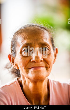 MANAGUA, NICARAGUA - Jan 6, 2012: Unbekannter nicaraguanischen Frau Porträt. 69% der Nicaranguan Menschen gehören zu den Mestizen ethnische gruppe Stockfoto