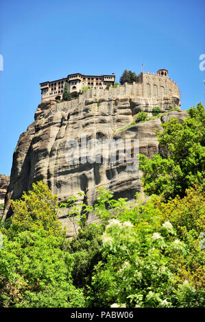 h-ngende-kloster-meteora-kalampaka-in-griechenland-stockfotografie-alamy