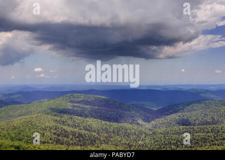 Blick von wetlina Almen in den Westlichen Bieszczady-gebirge in Polen Stockfoto