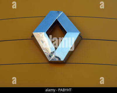 Städte, Ukraine - Juli 12 < 2018: Renault Logo. Groupe Renault ist eine französische multinationale Automobilhersteller im Jahr 1899 gegründet. Stockfoto