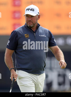 Der Engländer Lee Westwood im 3. grün während Tag drei der Open Championship 2018 in Carnoustie Golf Links, Angus. Stockfoto