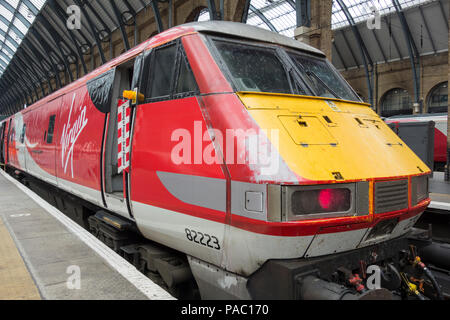 Eine Jungfrau Bahn Ostküste 82223 am Bahnhof Kings Cross, London, UK Stockfoto