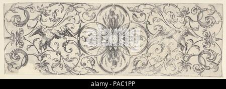 Friese mit Vögeln, Blumen und gewundene Kränze und Blättert (6). Artist: Theodor Bang (Deutsch, Active in Nürnberg (Fl. 1606)). Maße: Blatt: 2 7/8 x 8 9/16 in. (7,3 x 21,7 cm). Herausgeber: Balthasar Caymox (Deutsch, Bersse (?) 1561-1635 Nürnberg). Datum: Ca. 1600-1617. Fries mit einem dekorativen Muster besteht aus sehr feinen, stilisierte Vegetal rinceaux Kombiniert mit Blumen, und peapods strapwork. In der Mitte des Frieses eine große Blume aufgegeben wurde, durch einen Ring von strapwork umgeben. Auf beiden Seiten, ein Raubvogel, stehend auf dem rinceaux mit seine Flügel ausbreiten. Stockfoto