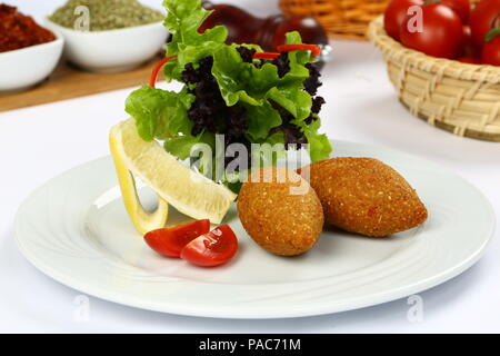 Kibbeh, gefüllte Frikadellen Essen, Falafel, İcli Köfte, Quibe Stockfoto