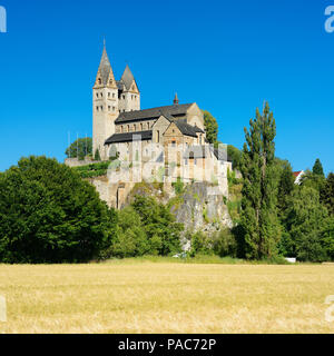 Kirche St. Lubentius in dietkirchen an der Lahn, vor gerstenfeld, in der Nähe von Limburg an der Lahn, Hessen, Deutschland Stockfoto