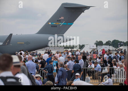 Farnborough, Großbritannien. 20. Juli 2018. Boeing C-17 Globemaster ist für das Wochenende geparkten öffentlichen Airshow, die Zuschauer in den Schatten. Stockfoto