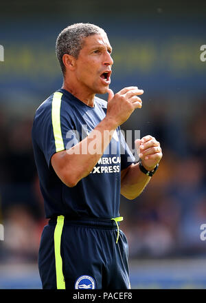 Brighton Manager Chris Hughton während einer Saison Freundschaftsspiel im Cherry Red Records Stadium, Kingston Upon Thames. PRESS ASSOCIATION Foto. Bild Datum: Samstag, Juli 21, 2018. Foto: Mark Kerton/PA-Kabel. EDITORIAL NUR VERWENDEN Keine Verwendung mit nicht autorisierten Audio-, Video-, Daten-, Spielpläne, Verein/liga Logos oder "live" Dienstleistungen. On-line-in-Verwendung auf 75 Bilder beschränkt, kein Video-Emulation. Keine Verwendung in Wetten, Spiele oder einzelne Verein/Liga/player Publikationen. Stockfoto